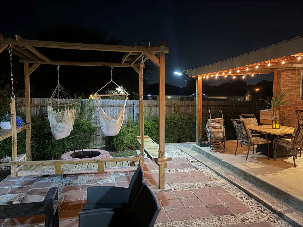 221 Pinecrest Seagoville, TX 75159