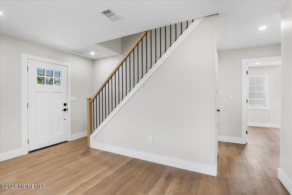 28 Fayette Lane Matawan, NJ 07747