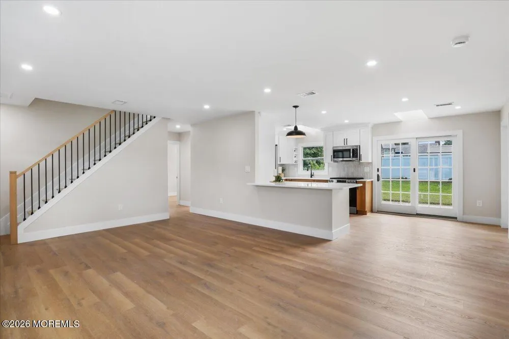 28 Fayette Lane Matawan, NJ 07747