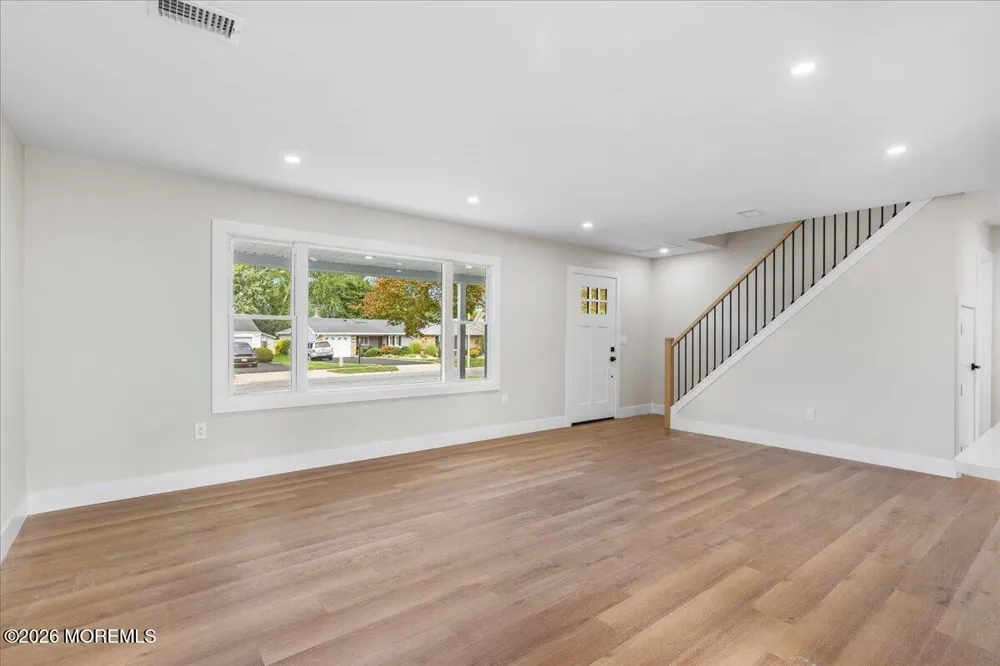 28 Fayette Lane Matawan, NJ 07747