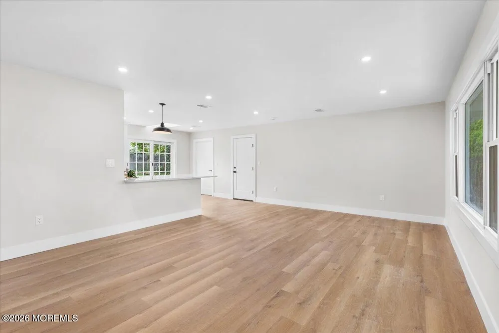 28 Fayette Lane Matawan, NJ 07747