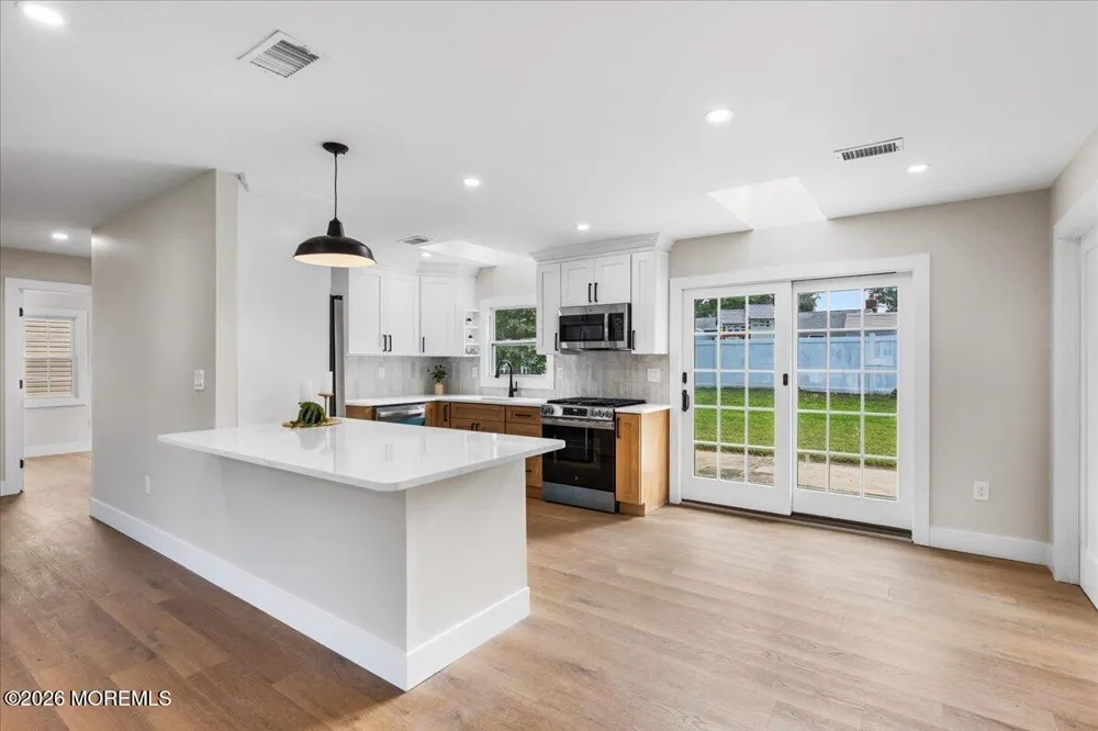28 Fayette Lane Matawan, NJ 07747