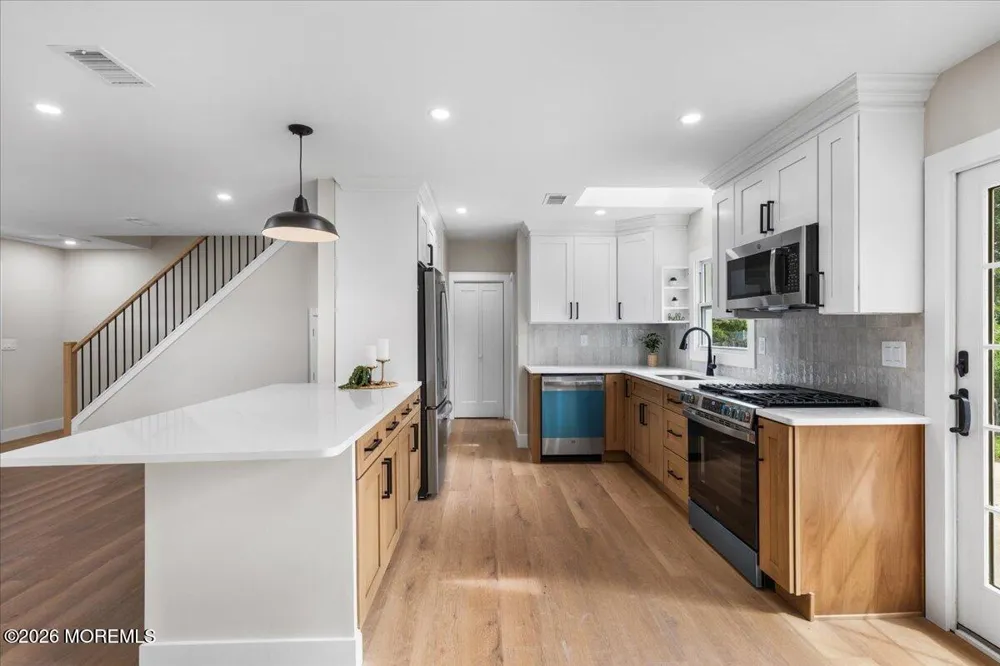 28 Fayette Lane Matawan, NJ 07747