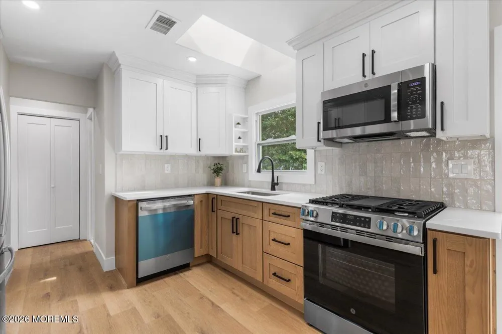 28 Fayette Lane Matawan, NJ 07747