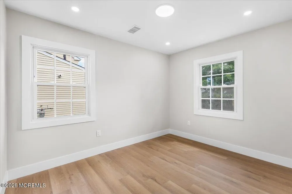 28 Fayette Lane Matawan, NJ 07747