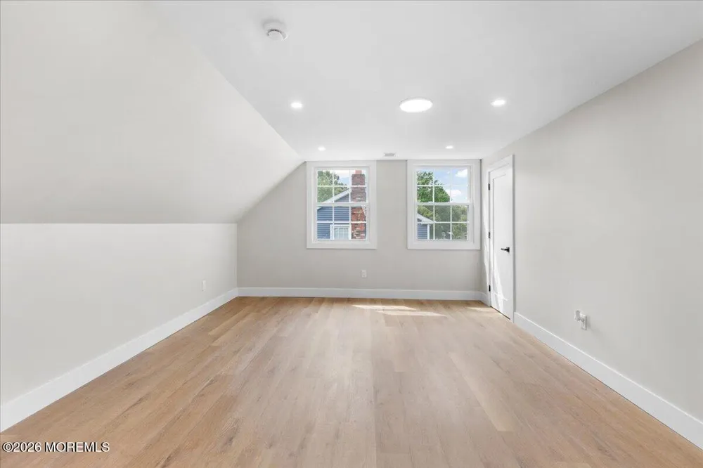 28 Fayette Lane Matawan, NJ 07747