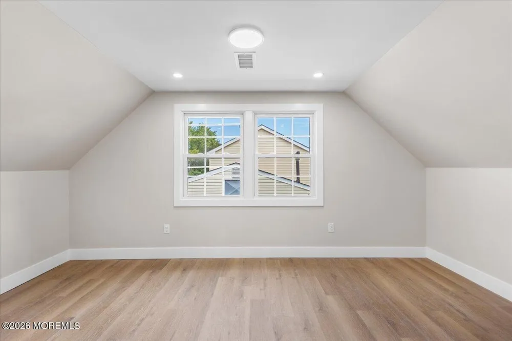 28 Fayette Lane Matawan, NJ 07747
