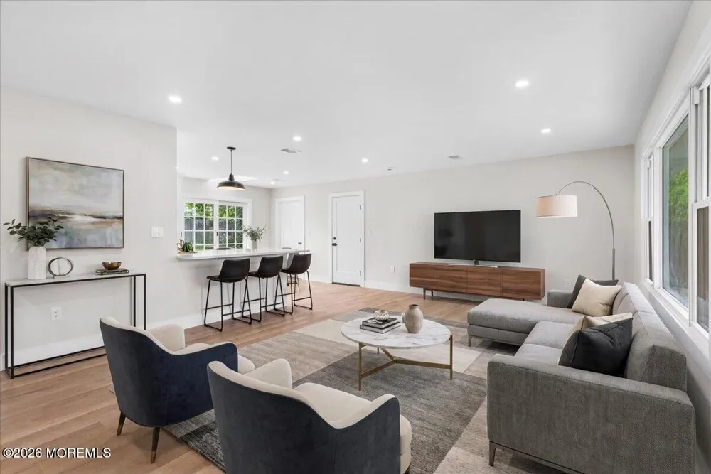 28 Fayette Lane Matawan, NJ 07747