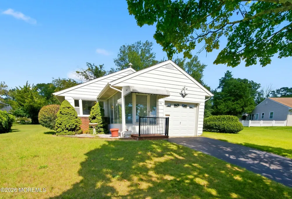 65 Sunflower Lane Toms River, NJ 08755