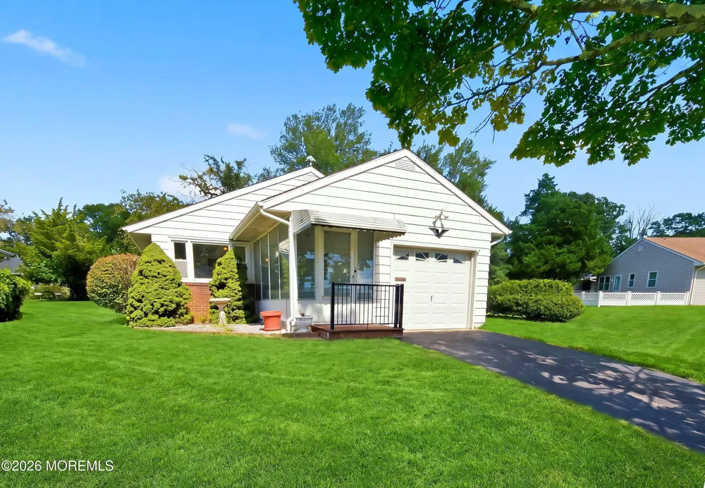 65 Sunflower Lane Toms River, NJ 08755