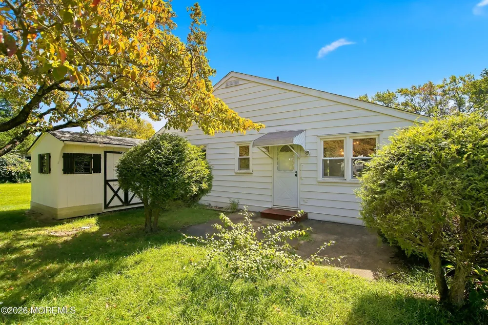 65 Sunflower Lane Toms River, NJ 08755