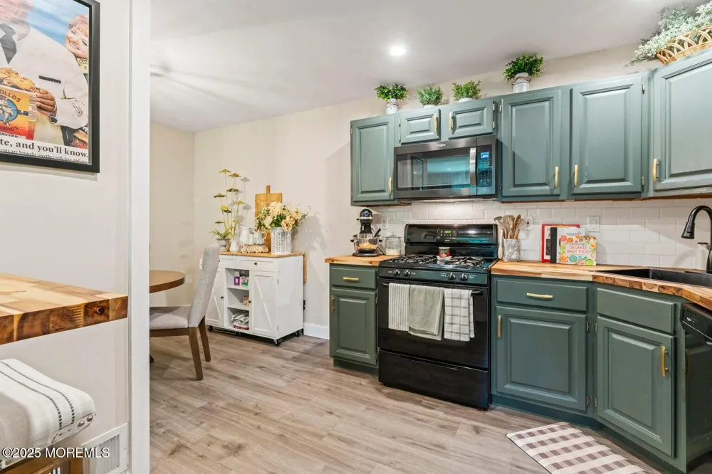 35 Beaumont Court Tinton Falls, NJ 07724