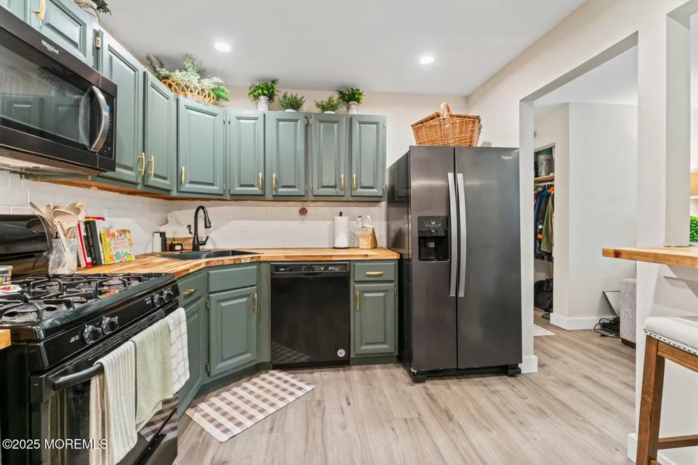 35 Beaumont Court Tinton Falls, NJ 07724