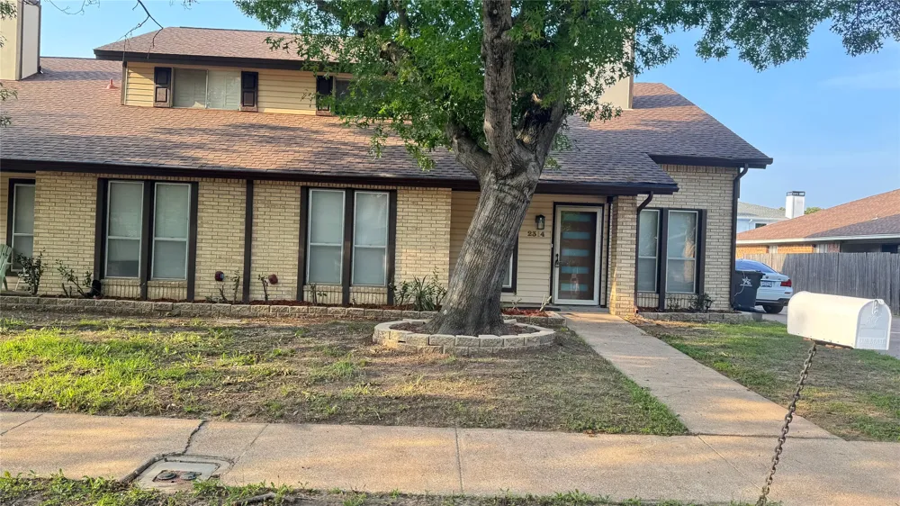 2314 Garden Park Court Arlington, TX 76013