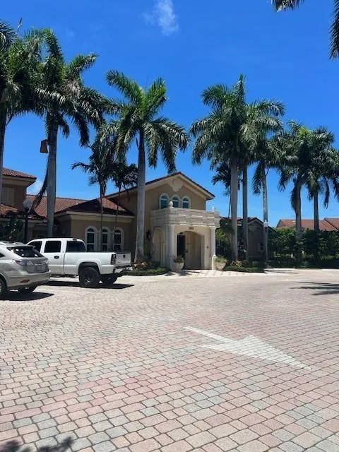 201 Villa Circle #201 Boynton Beach, FL 33435