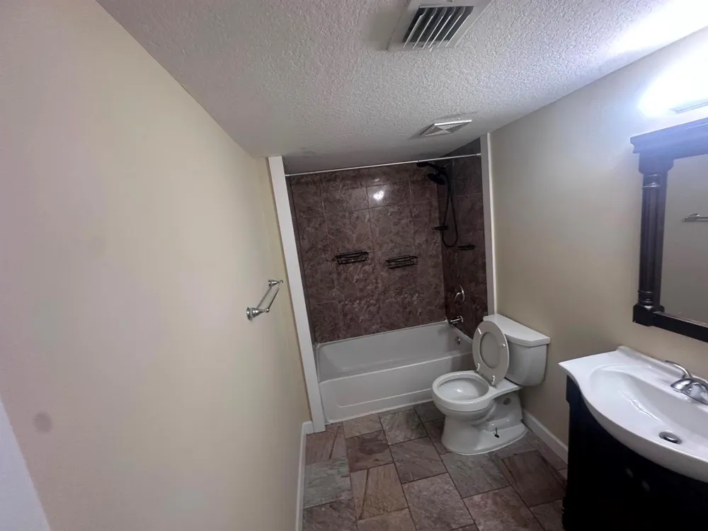 201 Villa Circle #201 Boynton Beach, FL 33435