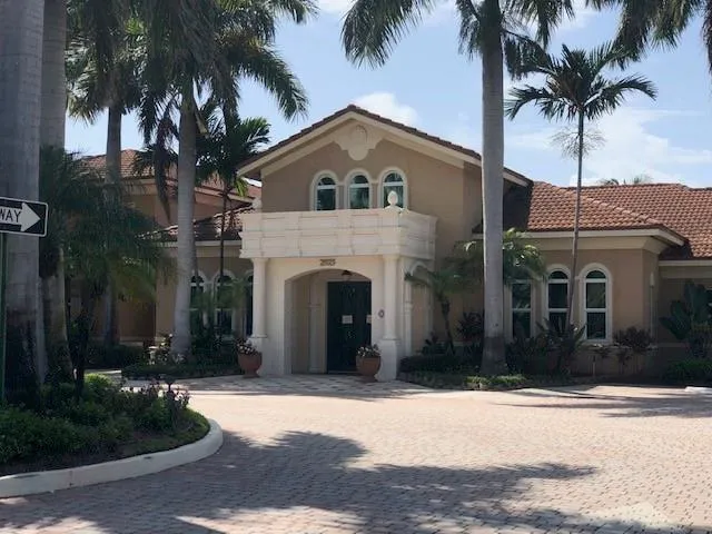 201 Villa Circle #201 Boynton Beach, FL 33435