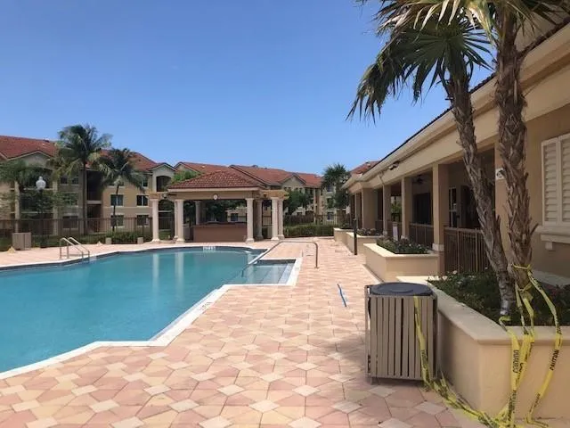 201 Villa Circle #201 Boynton Beach, FL 33435