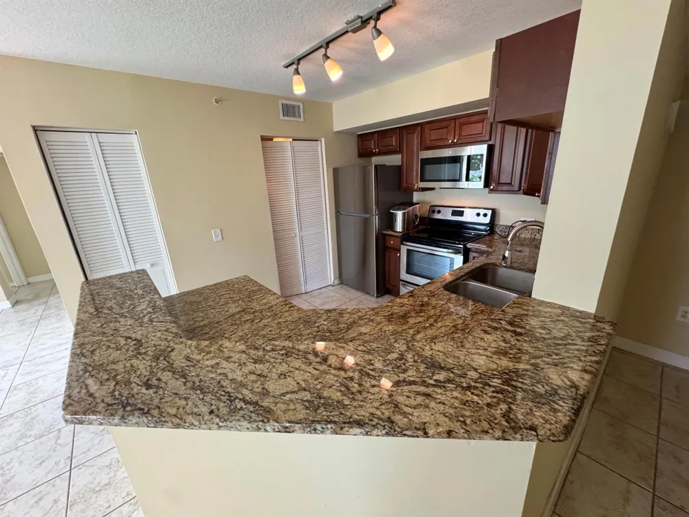 201 Villa Circle #201 Boynton Beach, FL 33435