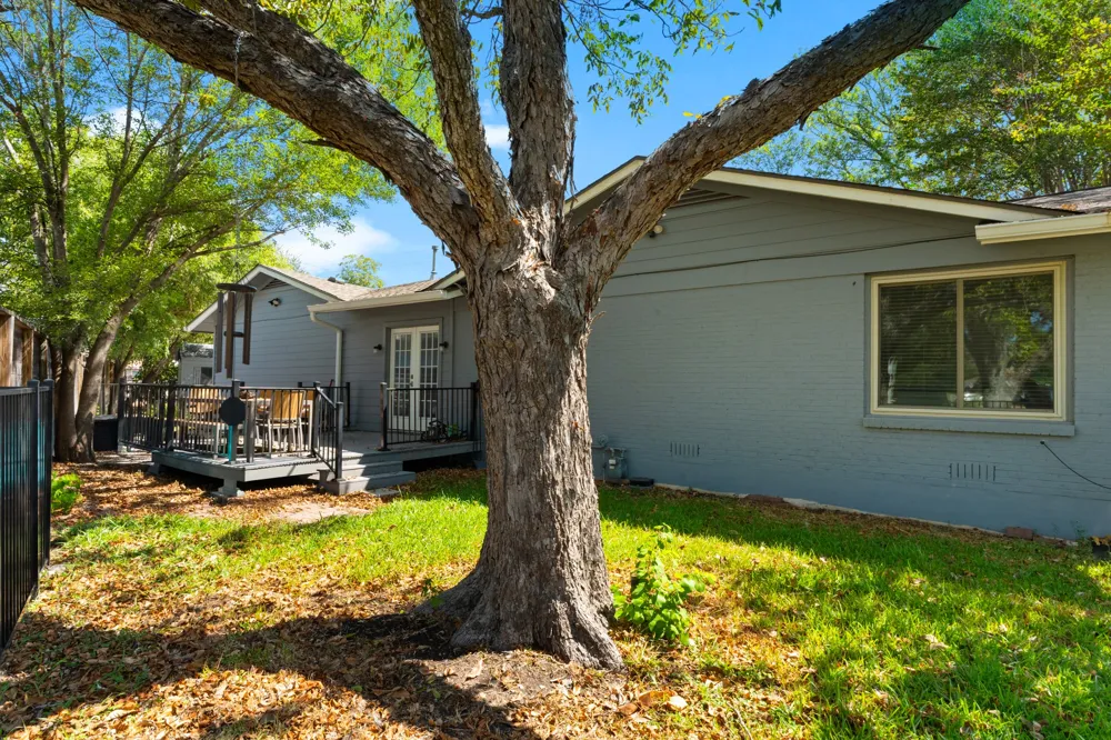 1200 Aggie Lane Austin, TX 78757