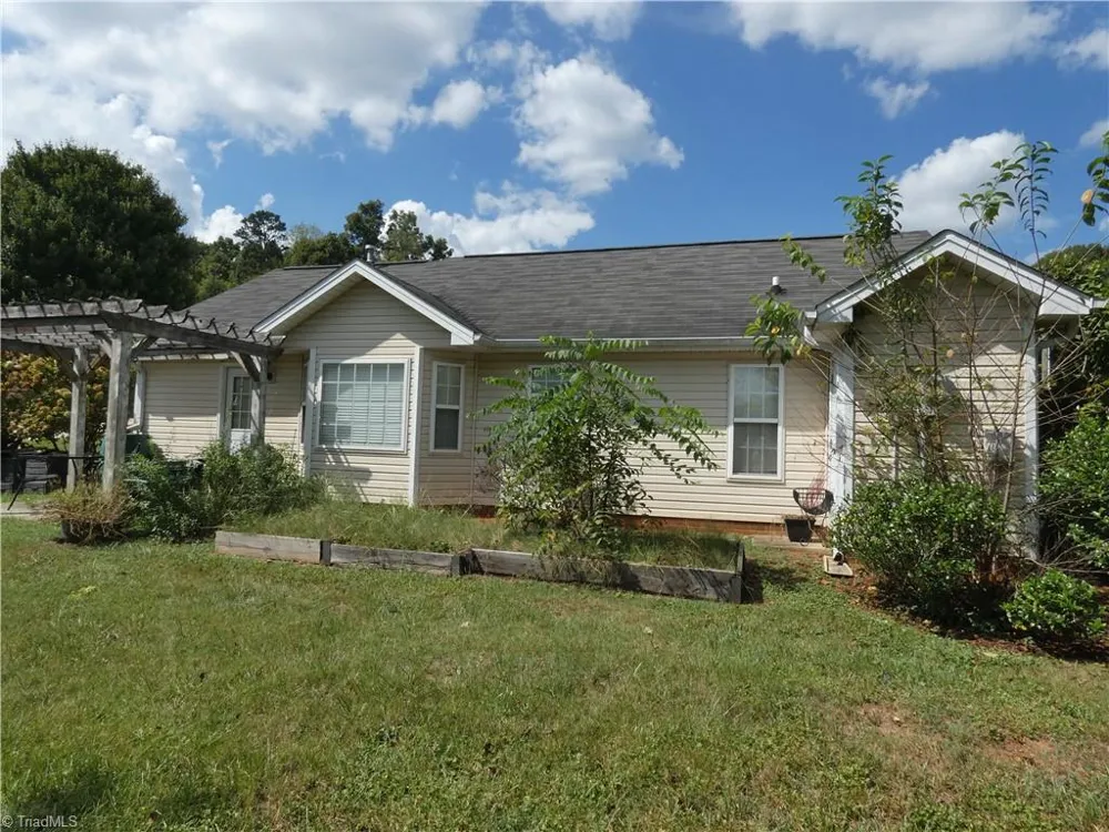 4221 Salem Landing Court Winston-Salem, NC 27101