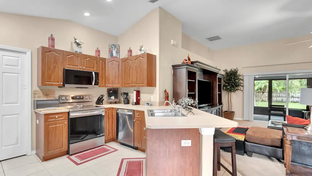 252 DIRKSEN DRIVE Debary, FL 32713