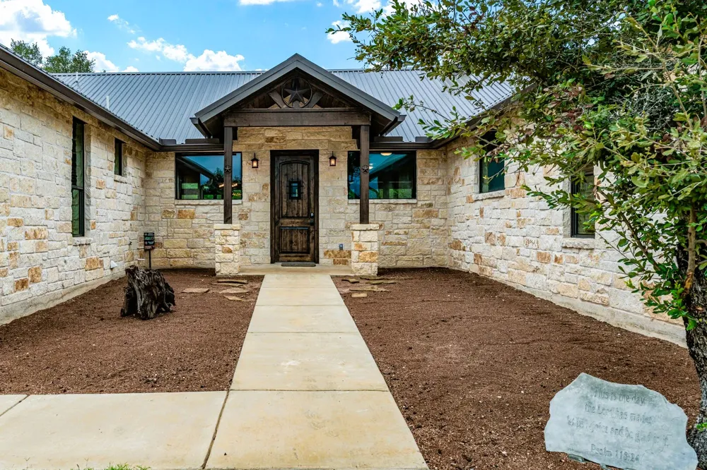 1718 Mountain Valley Road Concan, TX 78838