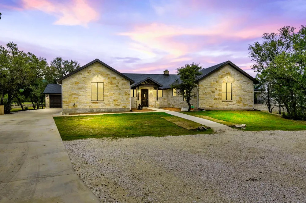1718 Mountain Valley Road Concan, TX 78838