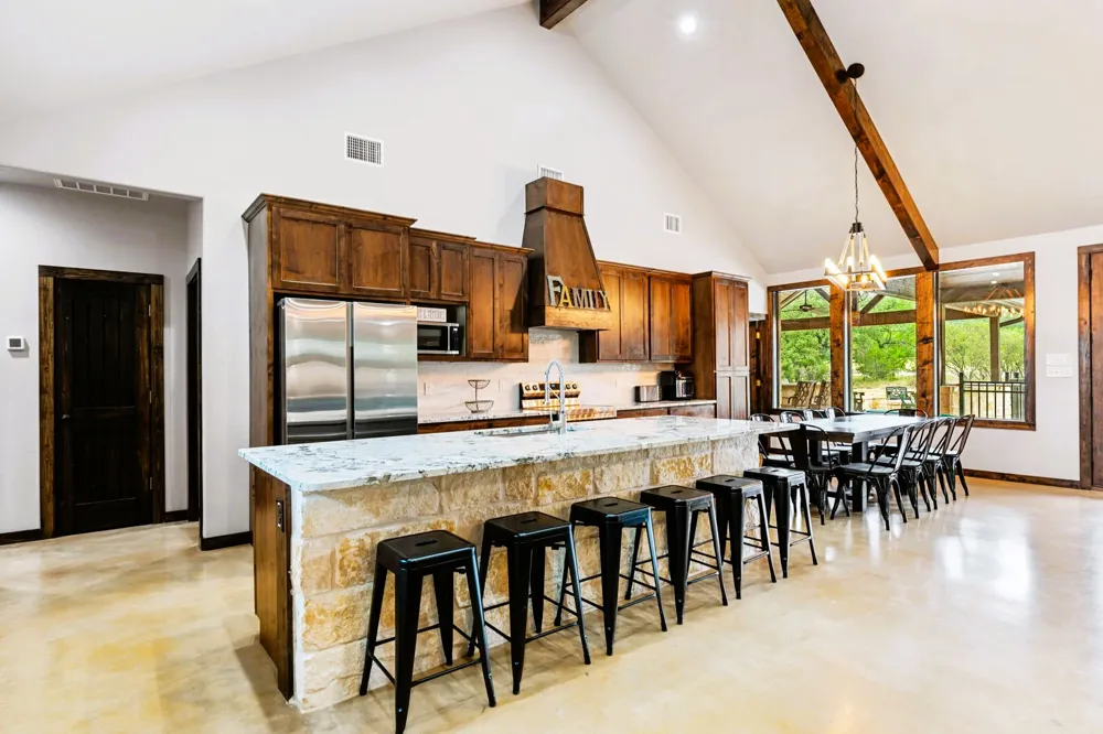 1718 Mountain Valley Road Concan, TX 78838