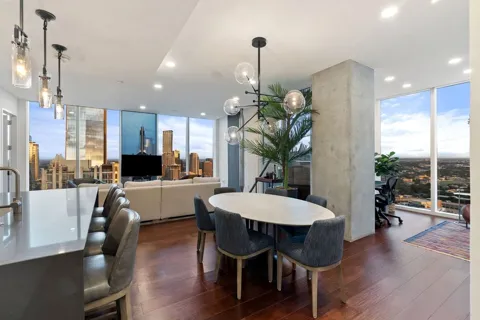 301 West Avenue #4505