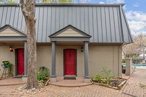 2500 Steck Avenue #22
