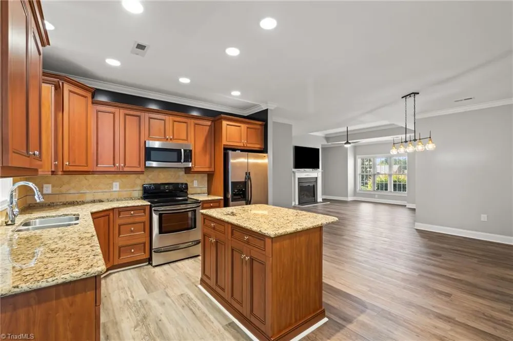 4318 Rockledge Lane Thomasville, NC 27360