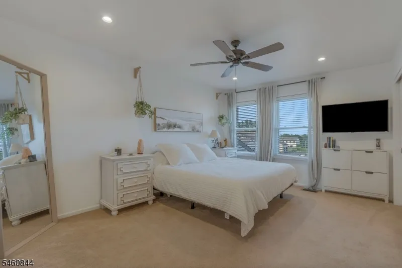 416 Willow Ct Raritan, NJ 08822