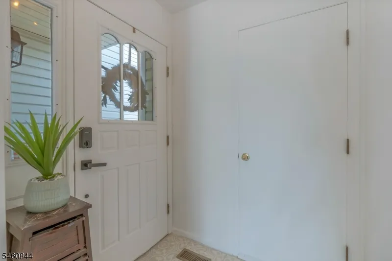 416 Willow Ct Raritan, NJ 08822