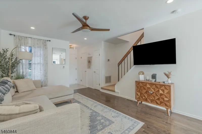 416 Willow Ct Raritan, NJ 08822