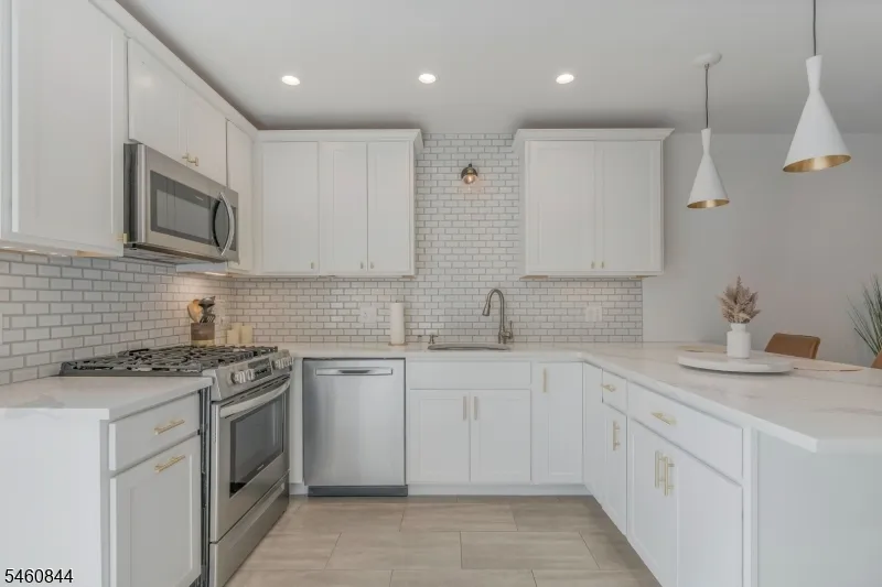 416 Willow Ct Raritan, NJ 08822