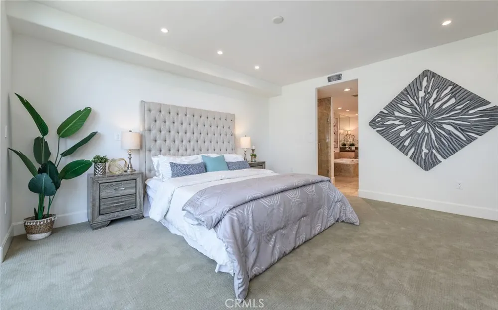 3085 Scholarship Irvine, CA 92612