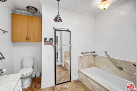 910 S Holt Avenue #305