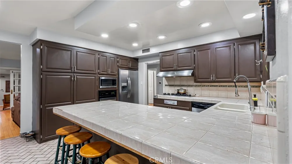 18600 Knapp Street Northridge, CA 91324
