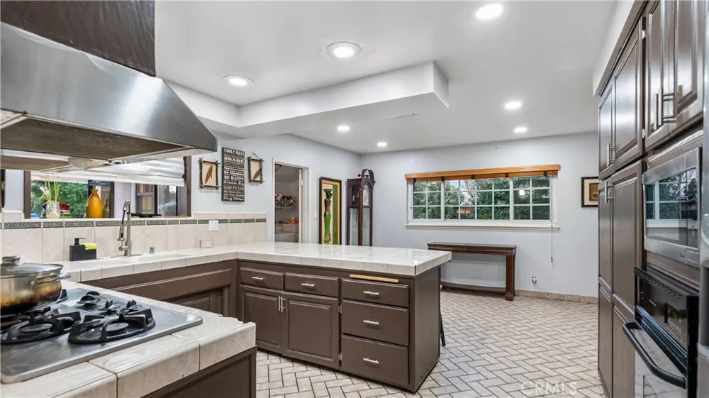 18600 Knapp Street Northridge, CA 91324