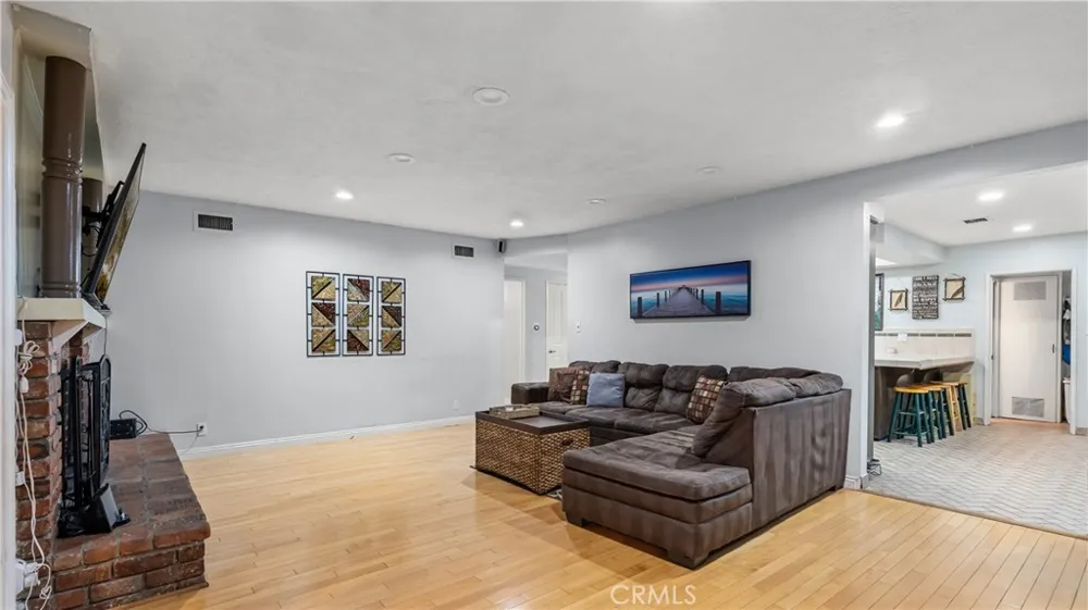 18600 Knapp Street Northridge, CA 91324