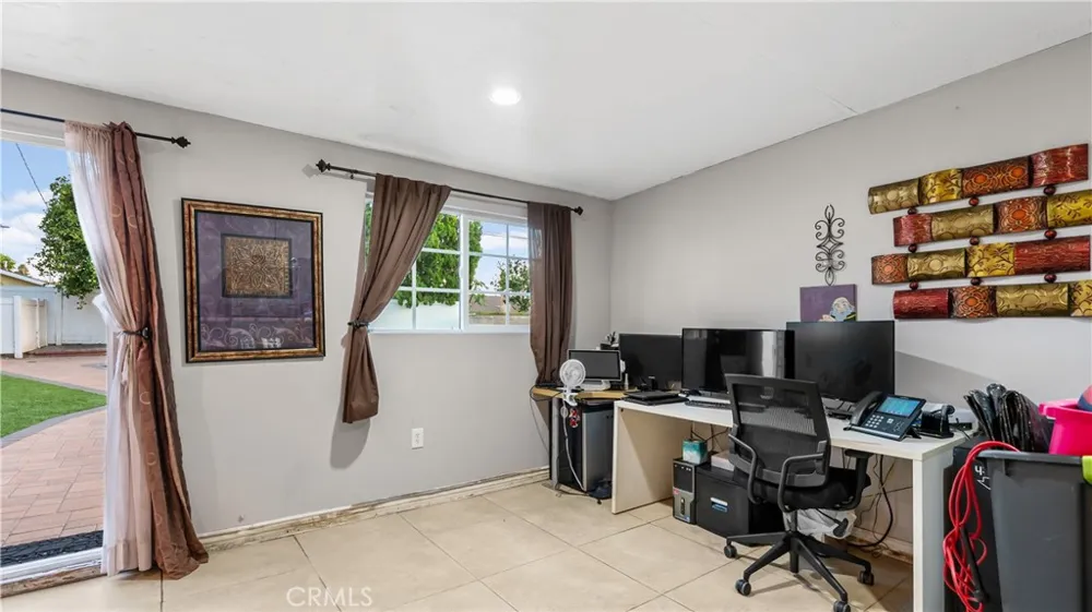 18600 Knapp Street Northridge, CA 91324