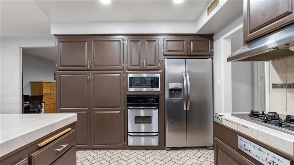 18600 Knapp Street Northridge, CA 91324