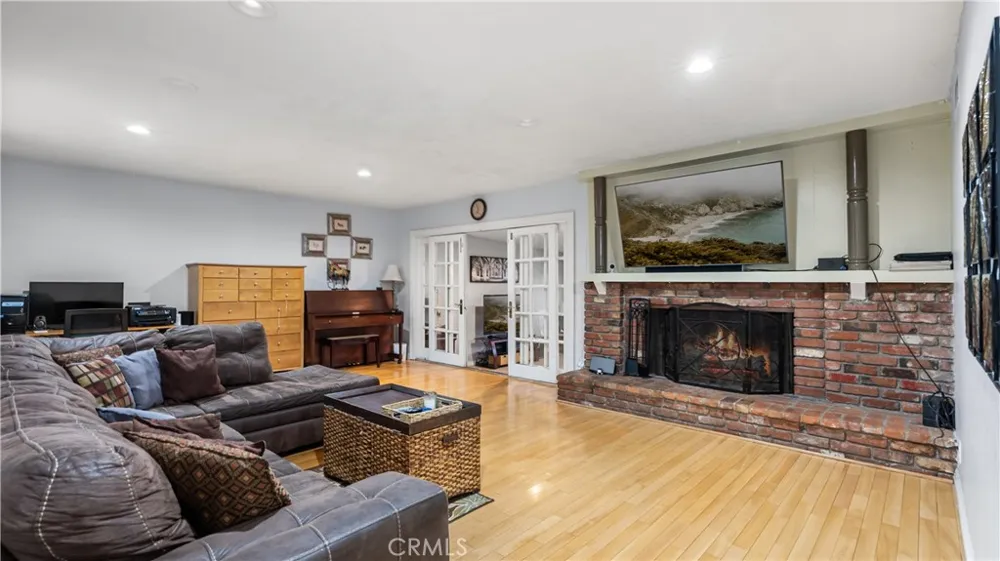 18600 Knapp Street Northridge, CA 91324