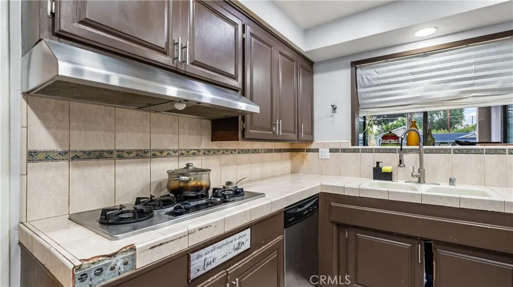 18600 Knapp Street Northridge, CA 91324