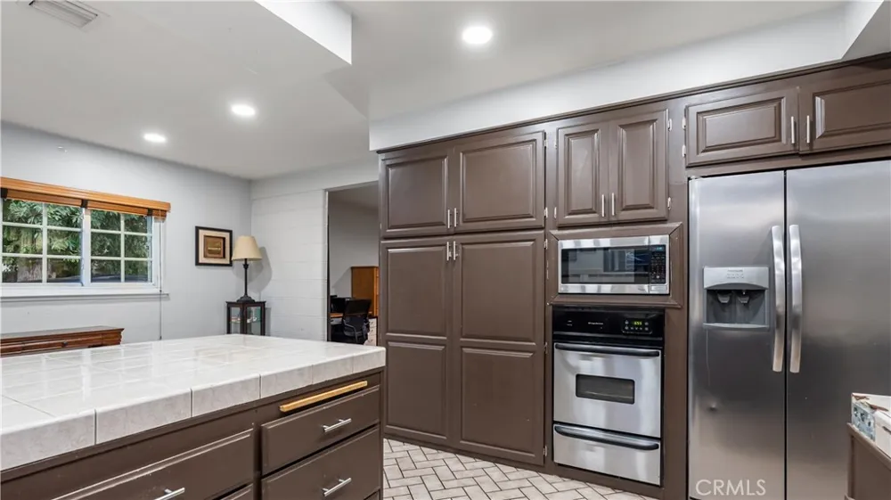 18600 Knapp Street Northridge, CA 91324