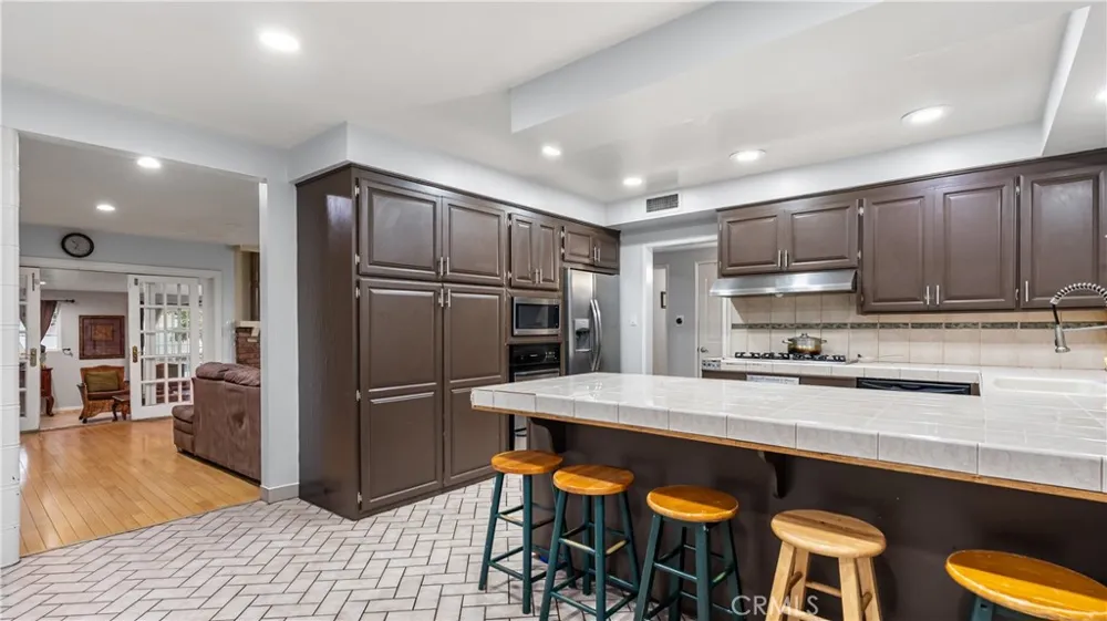 18600 Knapp Street Northridge, CA 91324