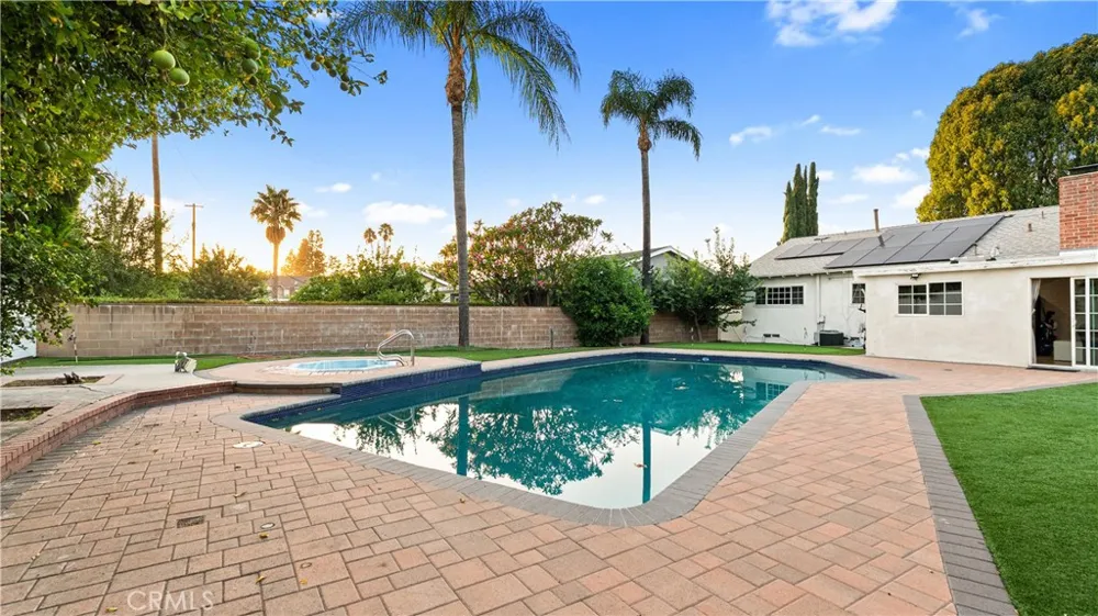 18600 Knapp Street Northridge, CA 91324