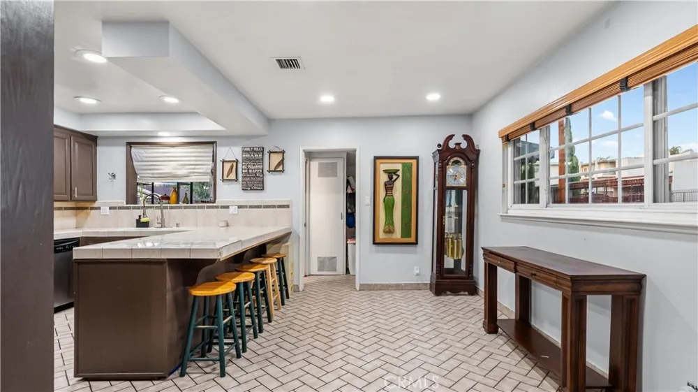 18600 Knapp Street Northridge, CA 91324
