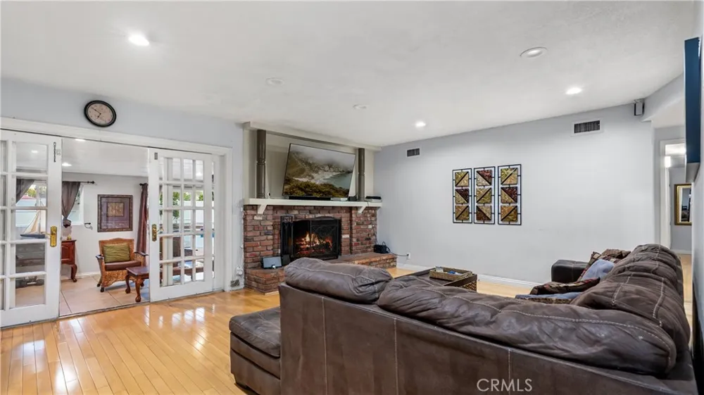 18600 Knapp Street Northridge, CA 91324